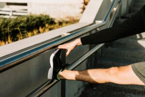 Как сделать козырек над дверью из металлопрофиля