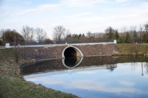 Как сделать водосточный желоб из трубы
